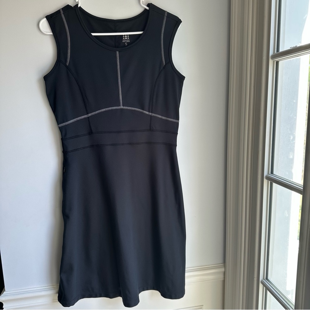 Title Nine Dream Dress Black with white contrast stitching Small Fit and flare